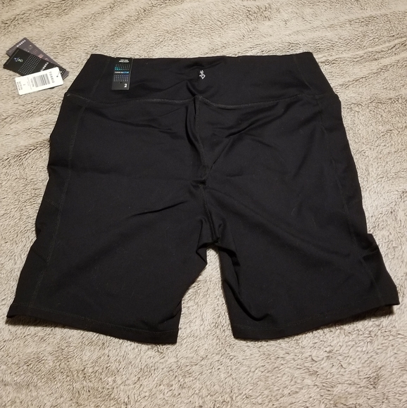 BNWT Torrid active bike short Black size 2 18/20 - Picture 2 of 7